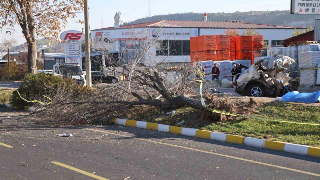 Nevşehir'de Meydana Gelen Trafik Kazasında 2 Genç Hayatını Kaybetti