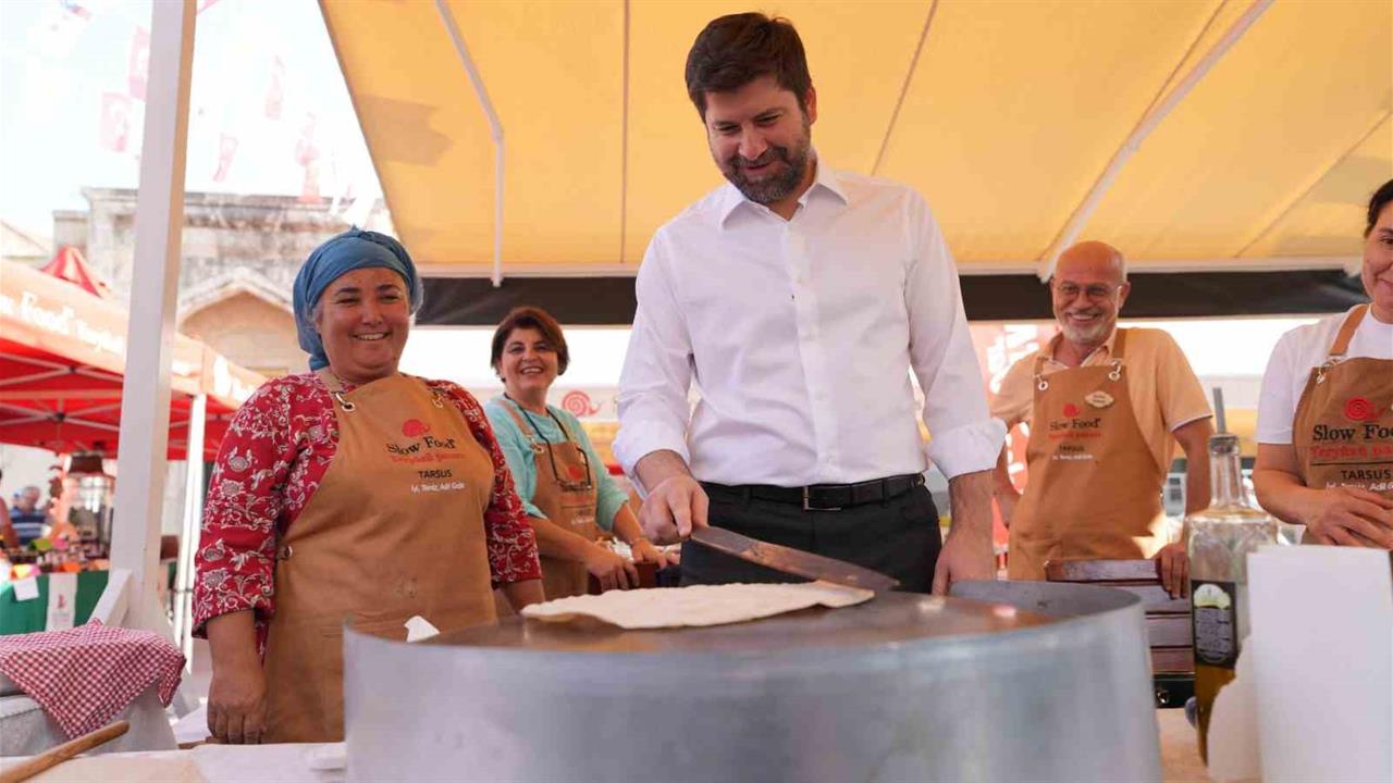 Tarsus'ta Gerçekleşen 4. Uluslararası Tarsus Festivali'nde Başkan Boltaç Üreticilerle Bir Araya Geldi