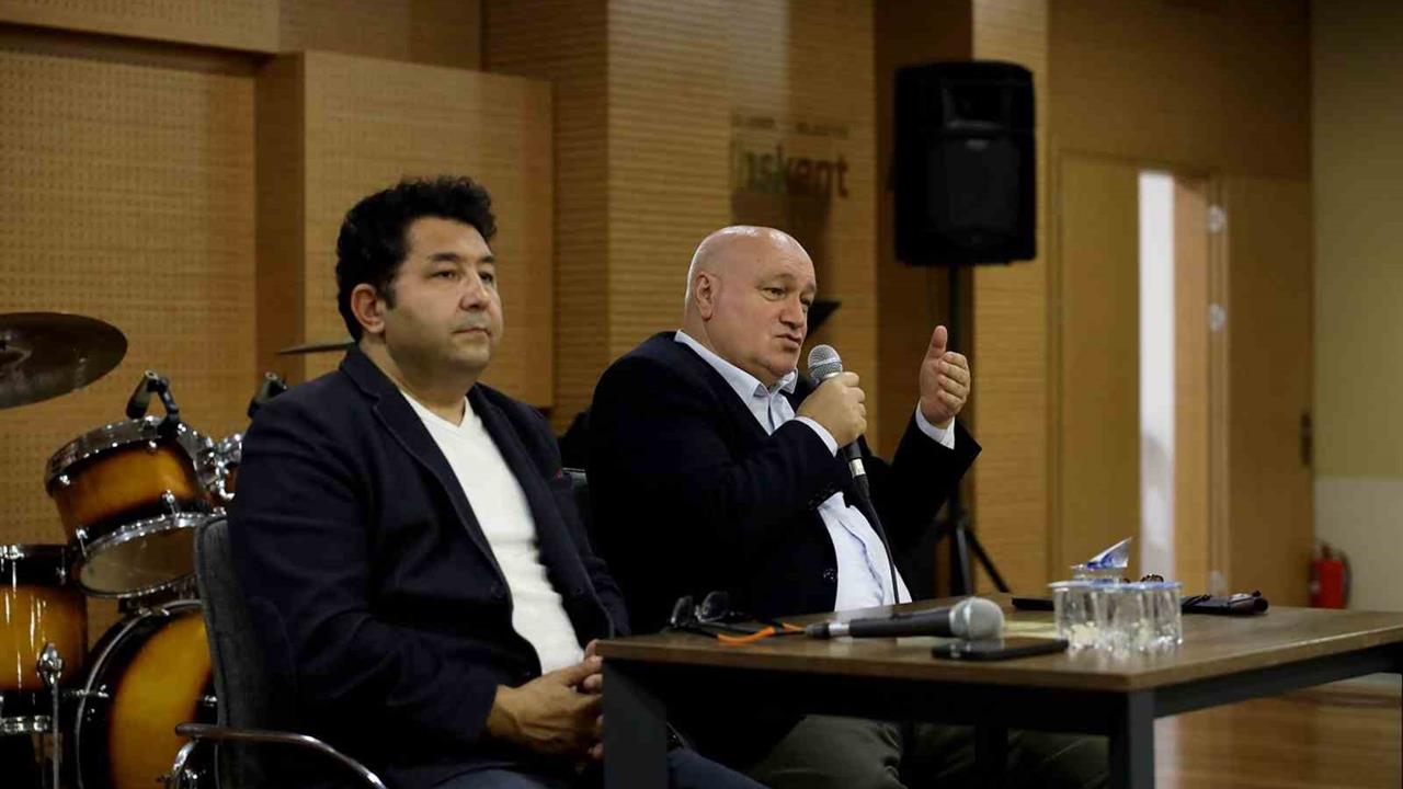 Sakarya'da Prof. Dr. Taşağıl, Erken Dönem Türk Devletlerini Anlattı