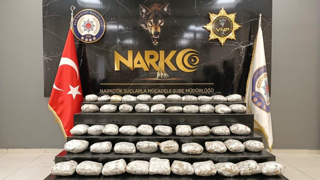 Van İpekyolu'nda Narkotik Polisi 19 Kilo Skunk Ele Geçirdi