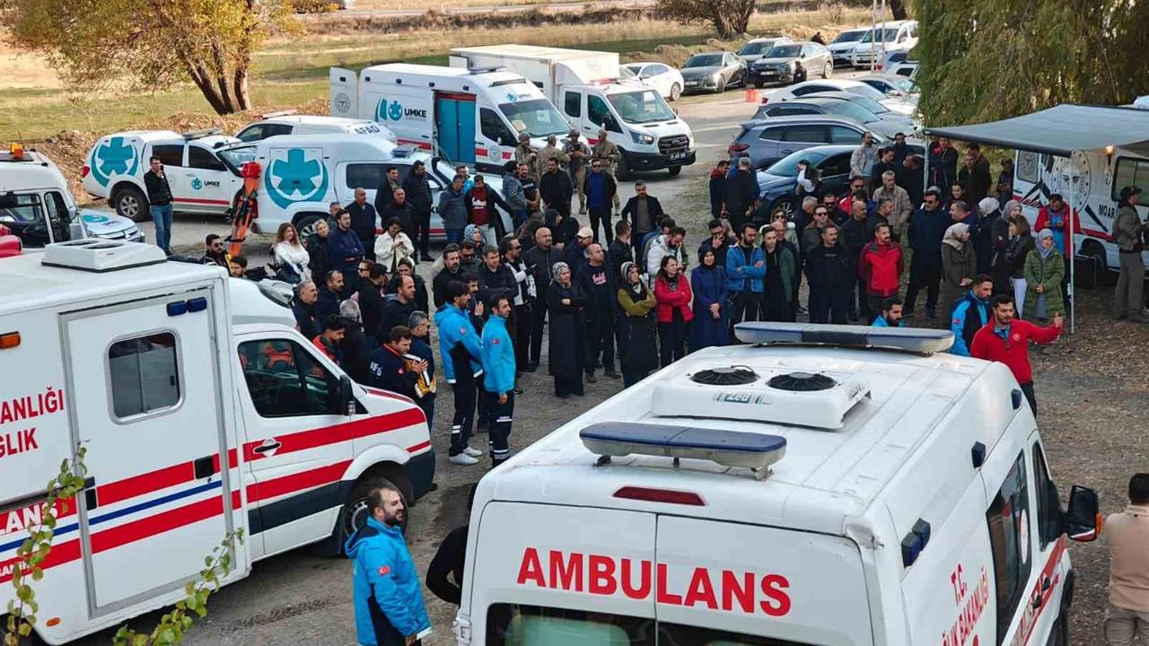 Van Gevaş'ta Sağlık Yöneticileri Afet Farkındalık Kampında Buluştu