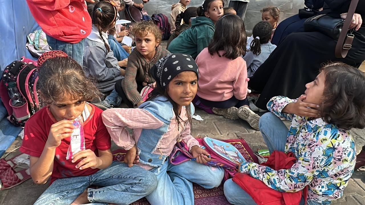 Gazze Şeridi'nde Öğrenciler Enkazda Yeniden Ders Başladı