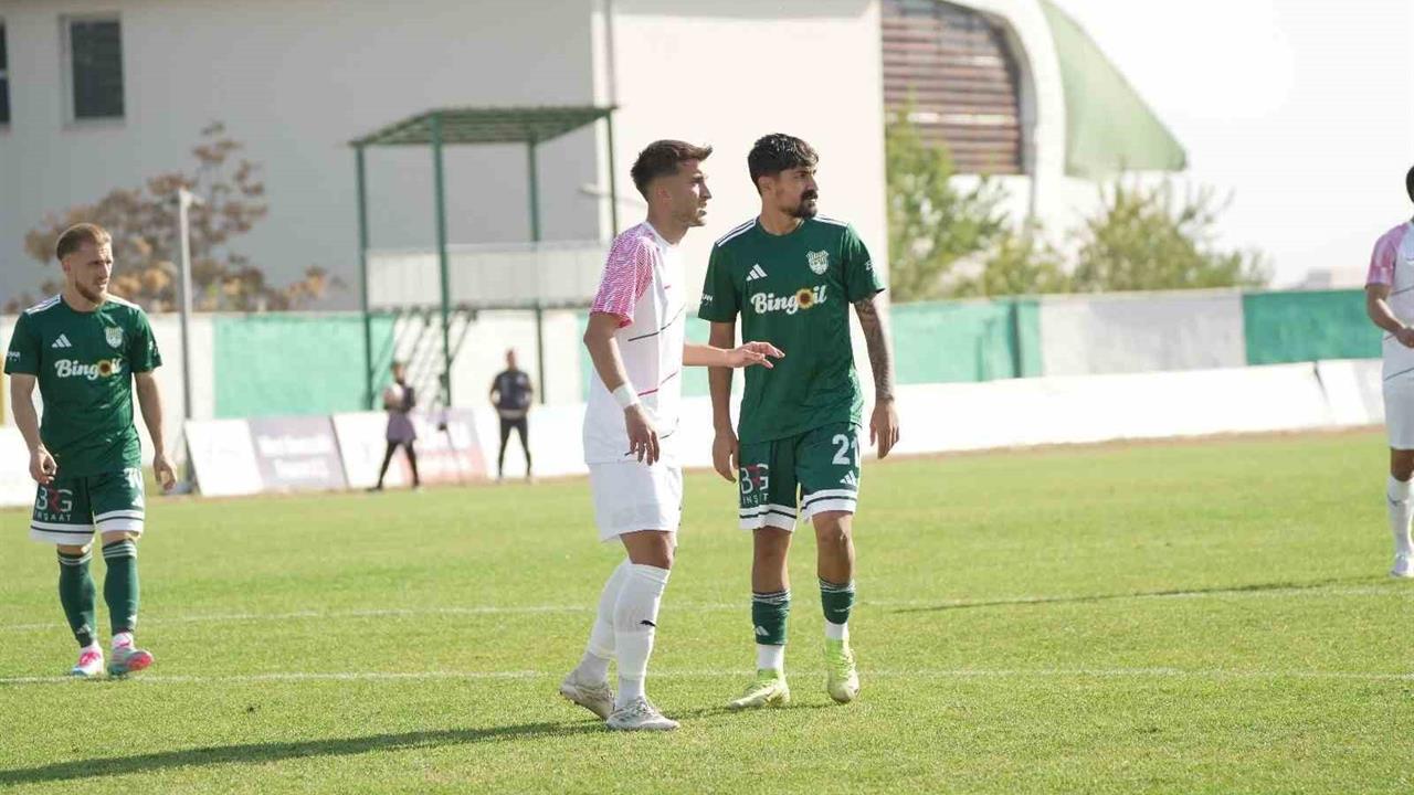 Bingöl'de 12 Bingölspor, Diyarbekirspor'u 2-0 mağlup etti