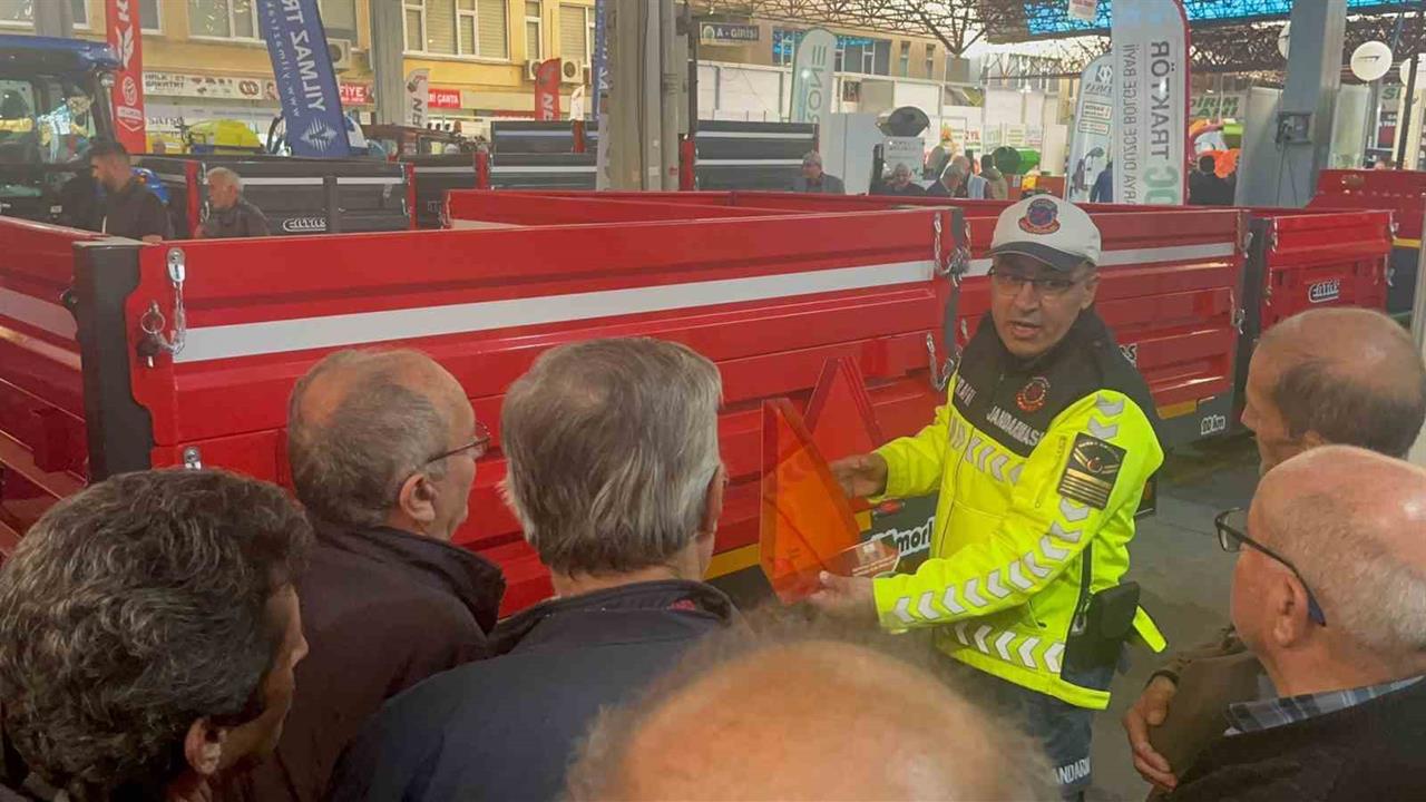 Sakarya Hendek'te Tarım Fuarında Jandarma Çiftçilere Uyarılarda Bulundu