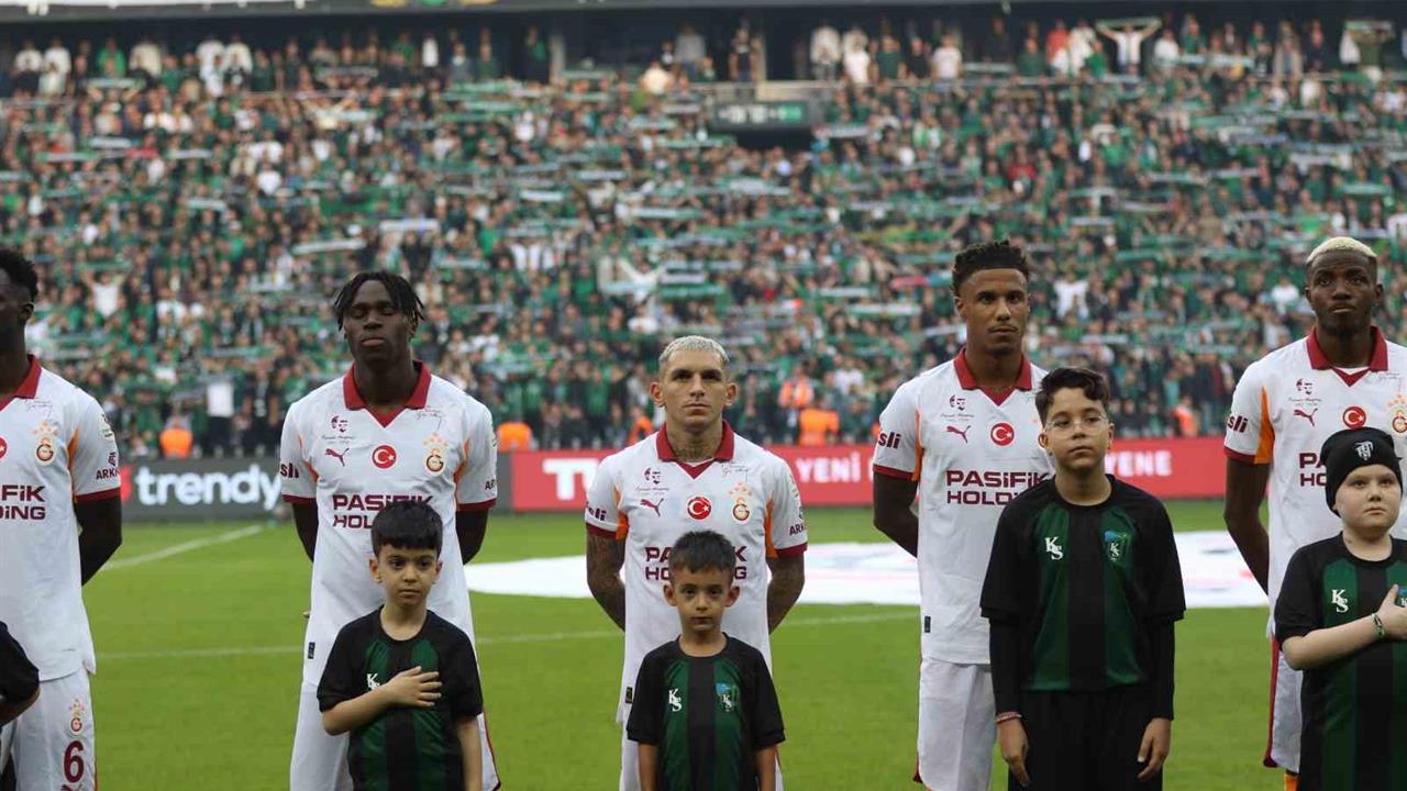 Galatasaray Kocaelispor Maçında İki Değişiklikle Sahada