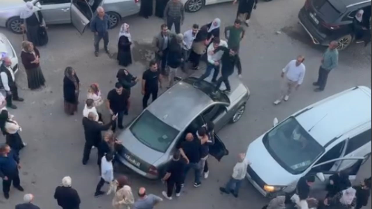 Mersin'de Cenaze Namazında Yaşanan Gerginlik Anbean Kameralara Yansıdı