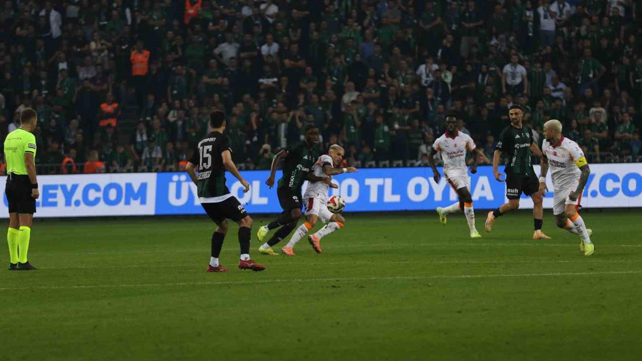 Kocaelispor 1 - 0 Galatasaray İlk Yarı Skoru