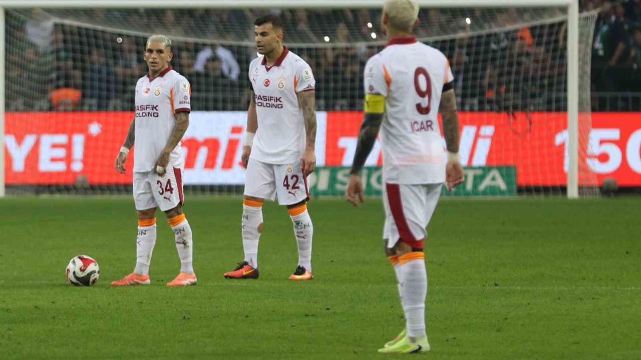 Galatasaray, Kocaelispor'a Yenilerek Süper Lig'deki 19 Maçlık Yenilmezlik Serisini Sonlandırdı