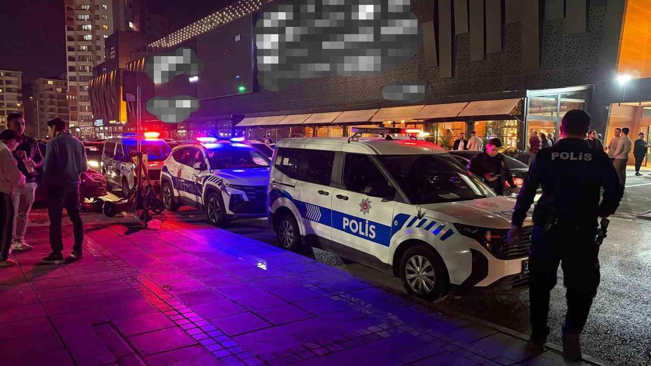 Kayseri Kocasinan'da Parkta Çıkan Bıçaklı Kavgada 1 Yaralı