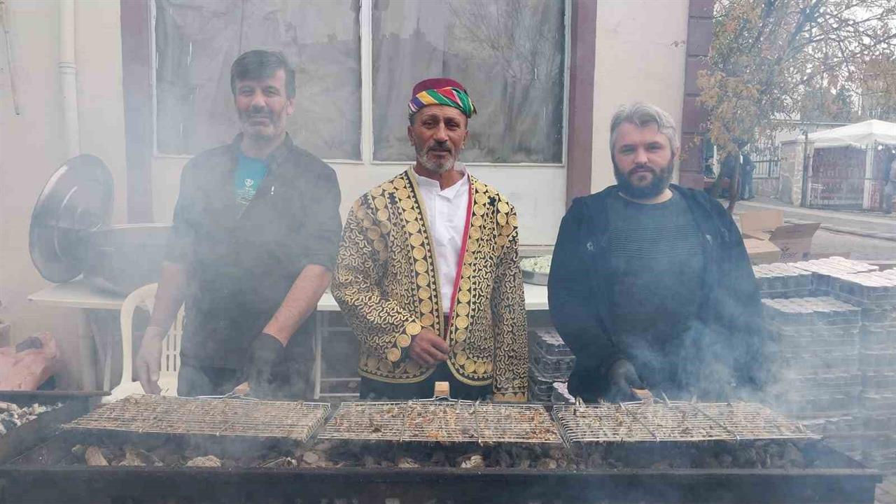Kırklareli Pınarhisar'da 3. Hamsi Festivali'nde Hamsi İkramı Yapıldı