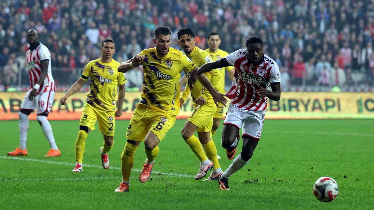Samsunspor ve Eyüpspor, Samsun'da Golsüz Beraberlik ile İlk Yarıyı Tamamladı