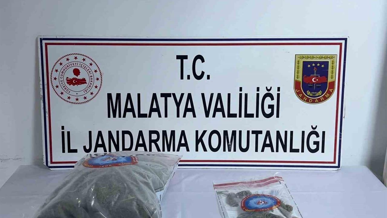 Malatya Arapgir'de Jandarma Ekipleri Tarafından 3 Kilo 348 Gram Esrar Ele Geçirildi