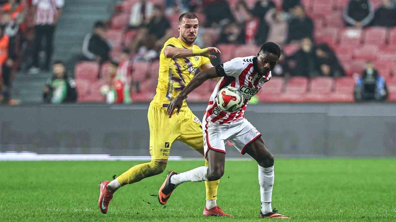 Samsunspor, Eyüpspor'u 1-0'lık skorla mağlup etti.