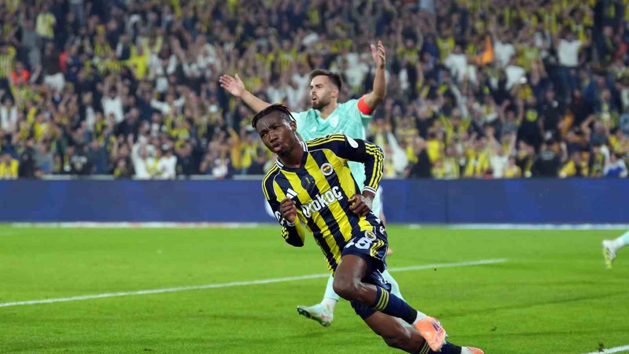 İstanbul'da Fenerbahçe'nin Kanat Oyuncusu Dorgeles Nene, Kayserispor'a İki Gol Attı