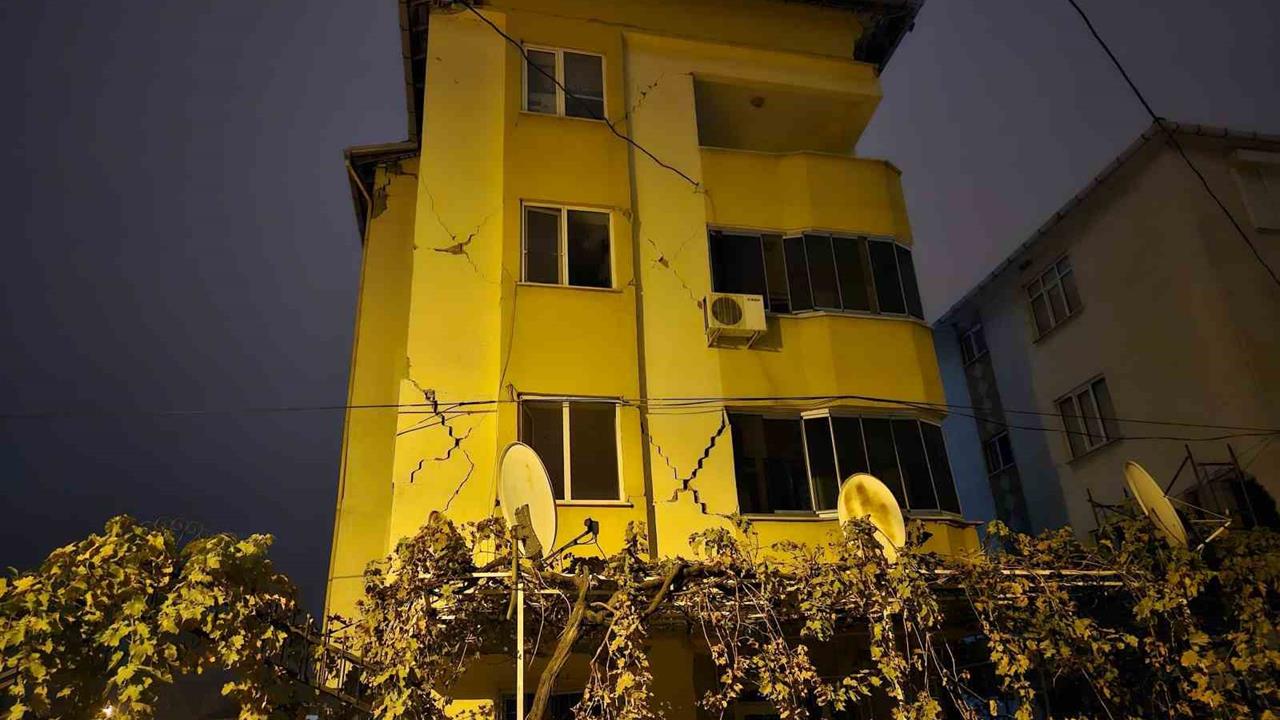 Balıkesir Sındırgı'da Gece Boyu 4.5 Büyüklüğünde Depremler Meydana Geldi
