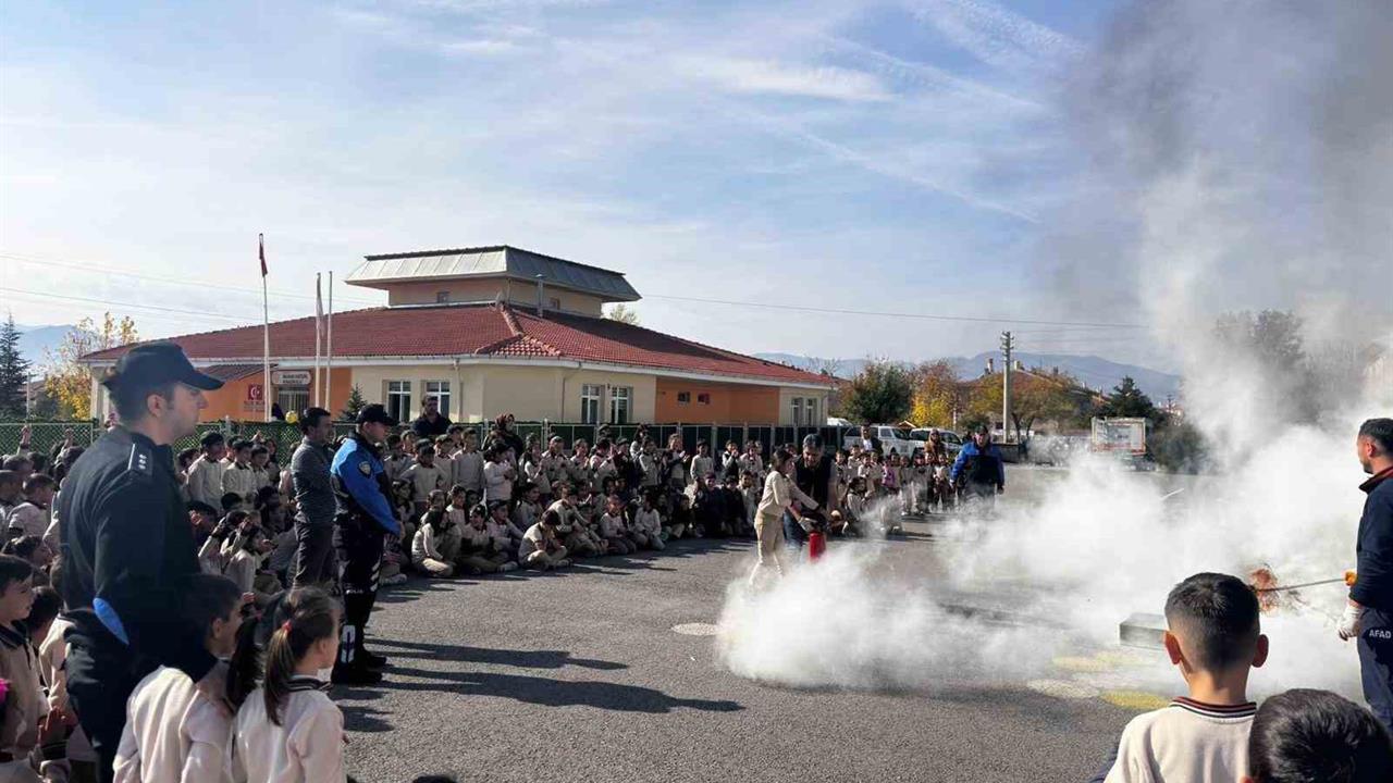Erzincan'daki Göktürk İlkokulunda Deprem Bilinci Eğitimi Gerçekleştirildi