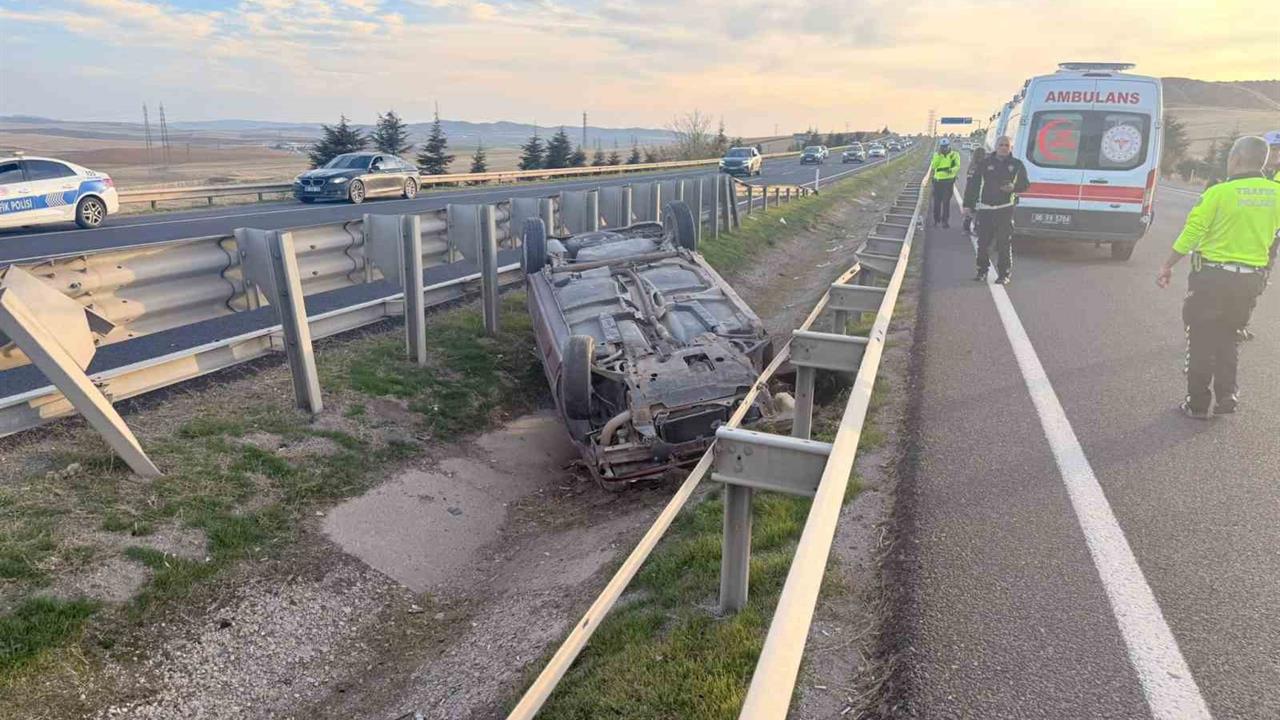 Ankara Polatlı'da Direksiyon Hakimiyetini Kaybeden Araçta 3 Yaralı