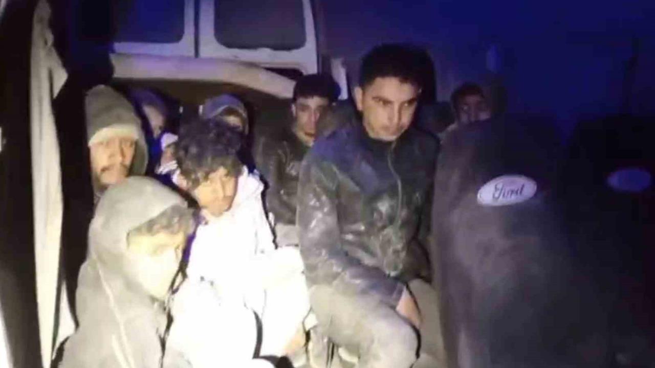 Hatay Antakya'da Durdurulan Minibüste 10 Kaçak Göçmen Yakalandı