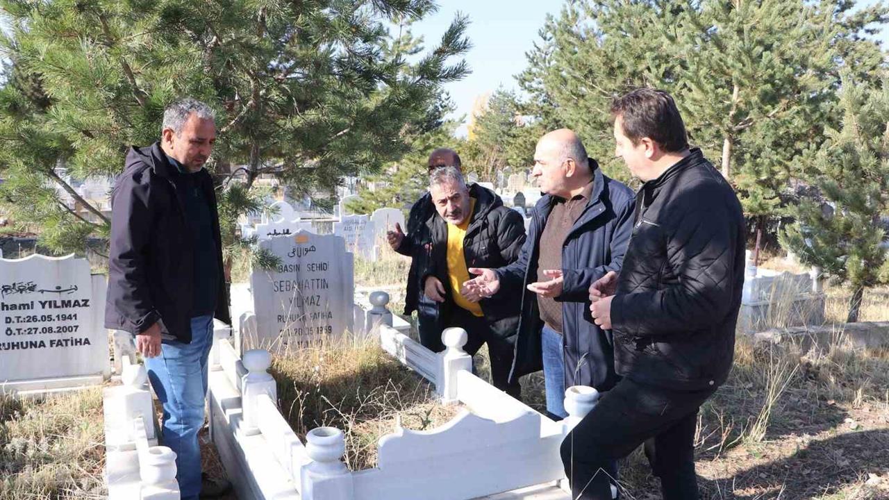 Erzurum'da Basın Şehidi Sebahattin Yılmaz Mezarı Başında Anıldı