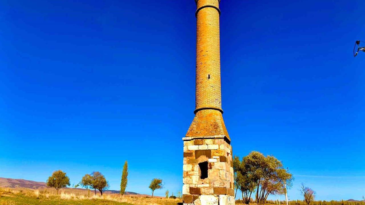 Afyonkarahisar Bolvadin'deki Tarihi Minare 200 Yıldır Ayakta