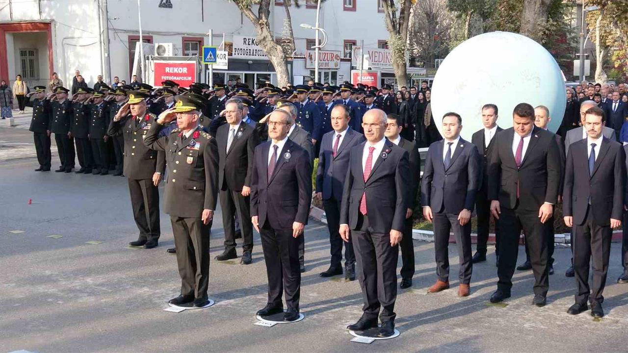 Malatya'da 10 Kasım Atatürk'ü Anma Töreni Gerçekleştirildi