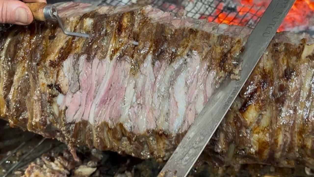 Bursa'da Cağ Kebabı: Türk Mutfağının Bin Yıllık Mirası