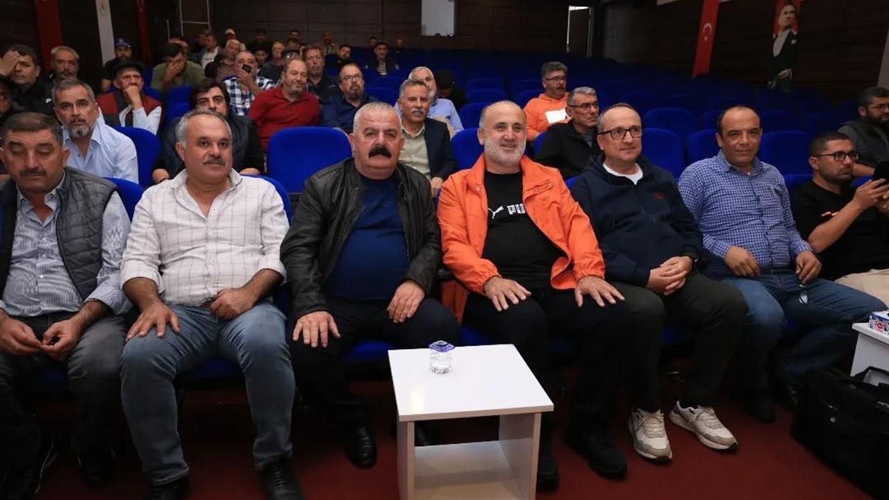 İncirliova'da Deve Sağlığı ve Dernekçilik Konferansı Düzenlendi