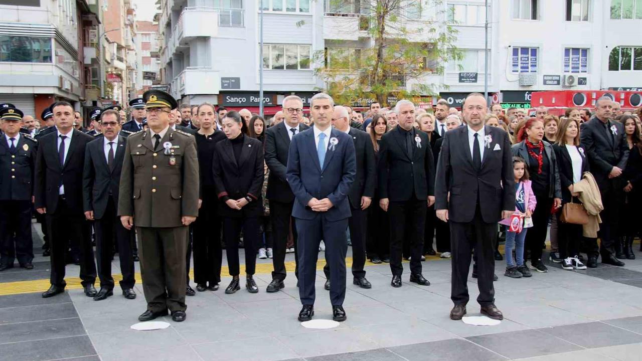 Uşak'ta Atatürk'ün Vefatının 87. Yıldönümü Töreni Yapıldı