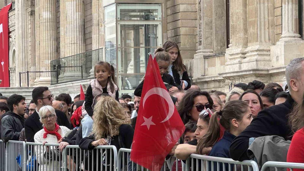 İstanbul Dolmabahçe Sarayı'nda Gazi Mustafa Kemal Atatürk için Anma Töreni Düzenlendi