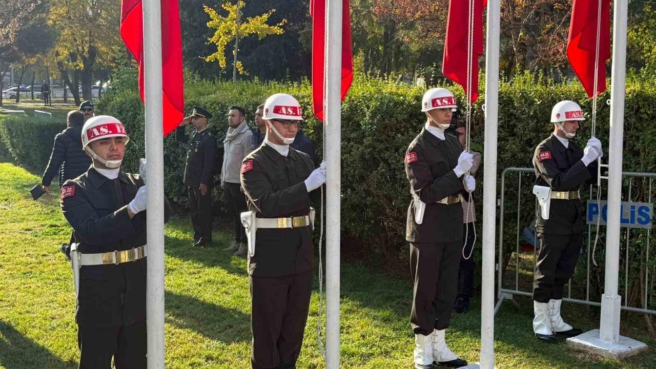 Şırnak'ta 10 Kasım Atatürk'ü Anma Törenine Vatandaşlar Yoğun İlgi Gösterdi