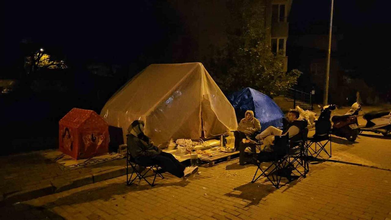 Balıkesir Sındırgı'da Sürekli Olarak Gerçekleşen Depremler Halkı Tedirgin Ediyor
