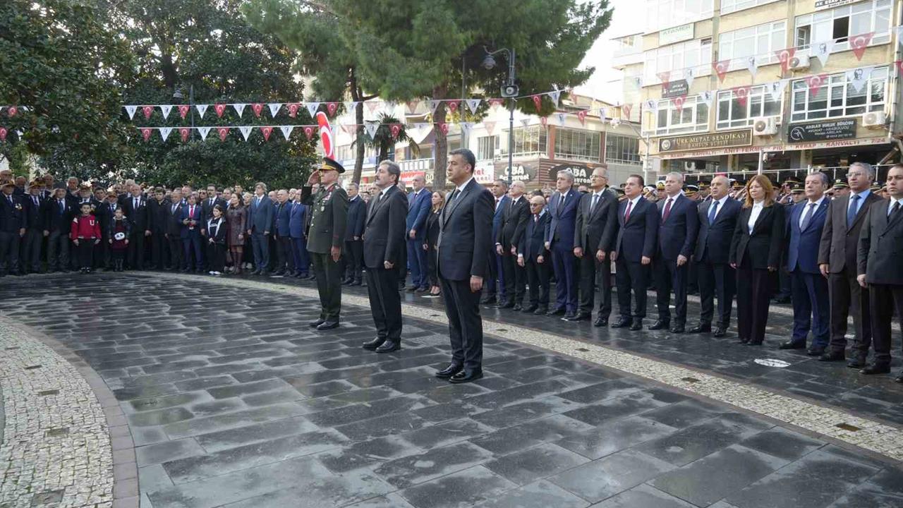 Samsun'da 10 Kasım Anma Töreni, Atatürk Anıtı'nda Gerçekleşti