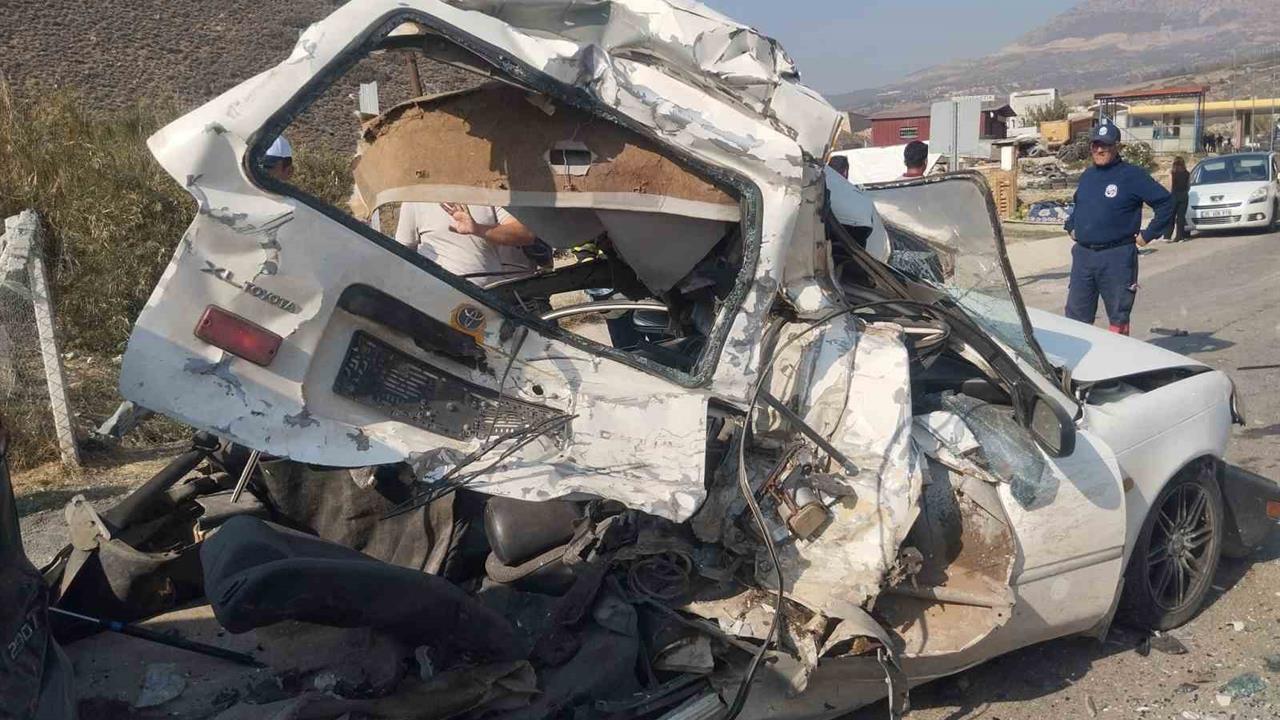 Hatay İskenderun’da Kontrolden Çıkan Tır, 5 Araca Çarptı