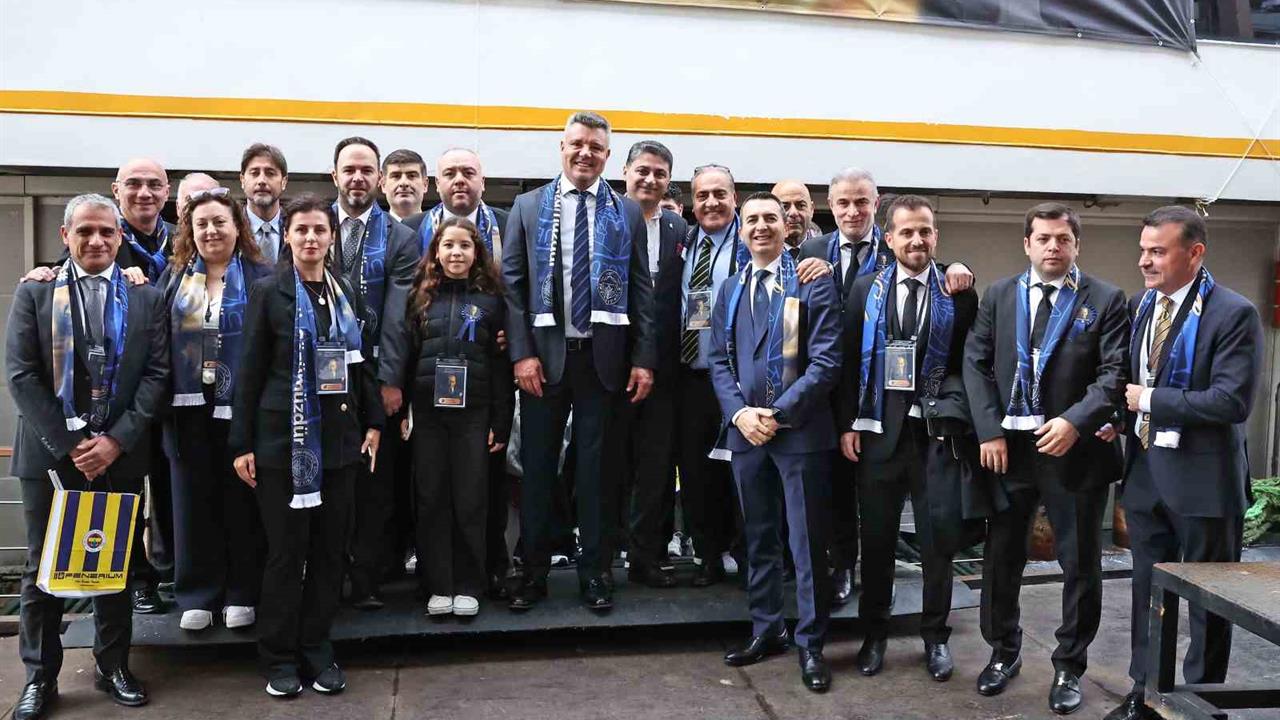 İstanbul Fenerbahçe'de Gazi Mustafa Kemal Atatürk anıldı, etkinlikte duygusal anlar yaşandı.