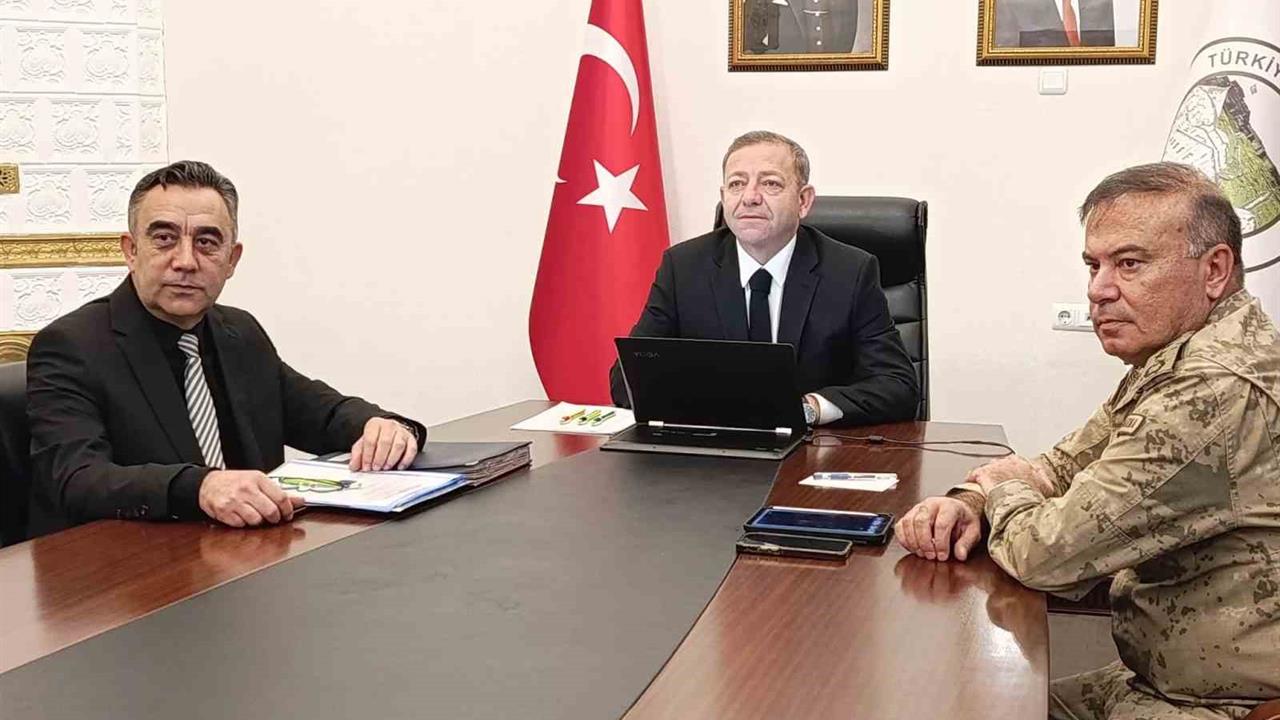 Kars'ta Asayiş ve Güvenlik Toplantısı Valilikte Gerçekleştirildi