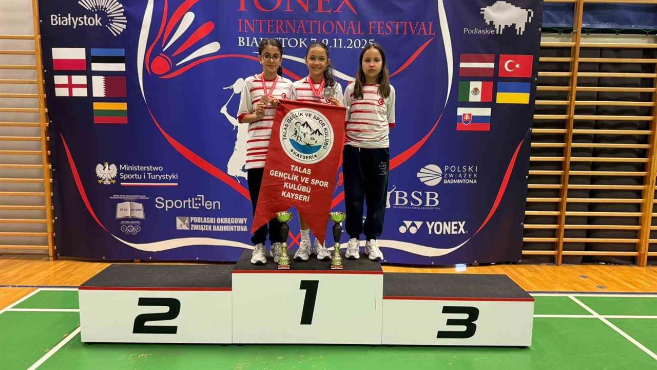 Kayseri'den Sporcular Polonya'da Badminton Müsabakalarında Ödül Aldı
