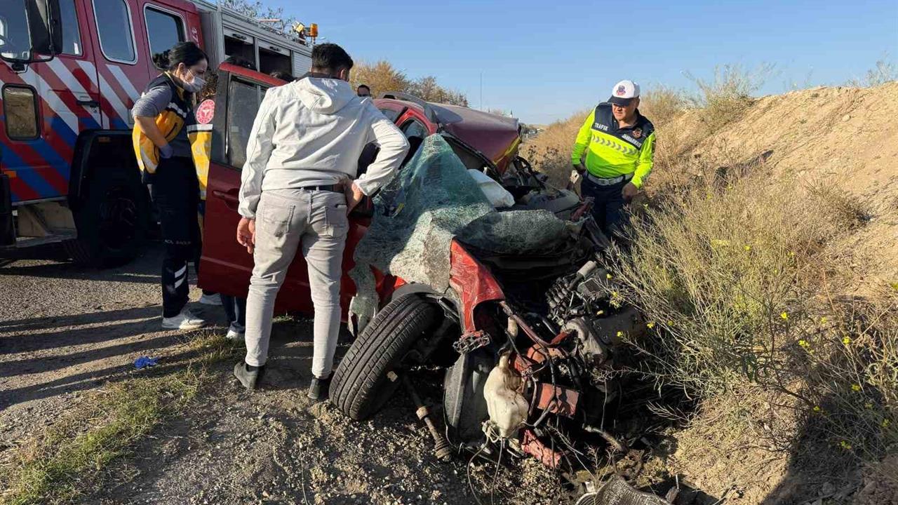 Kırşehir'de Meydana Gelen Trafik Kazasında 1 Kişi Hayatını Kaybetti, 1 Kişi Yaralandı