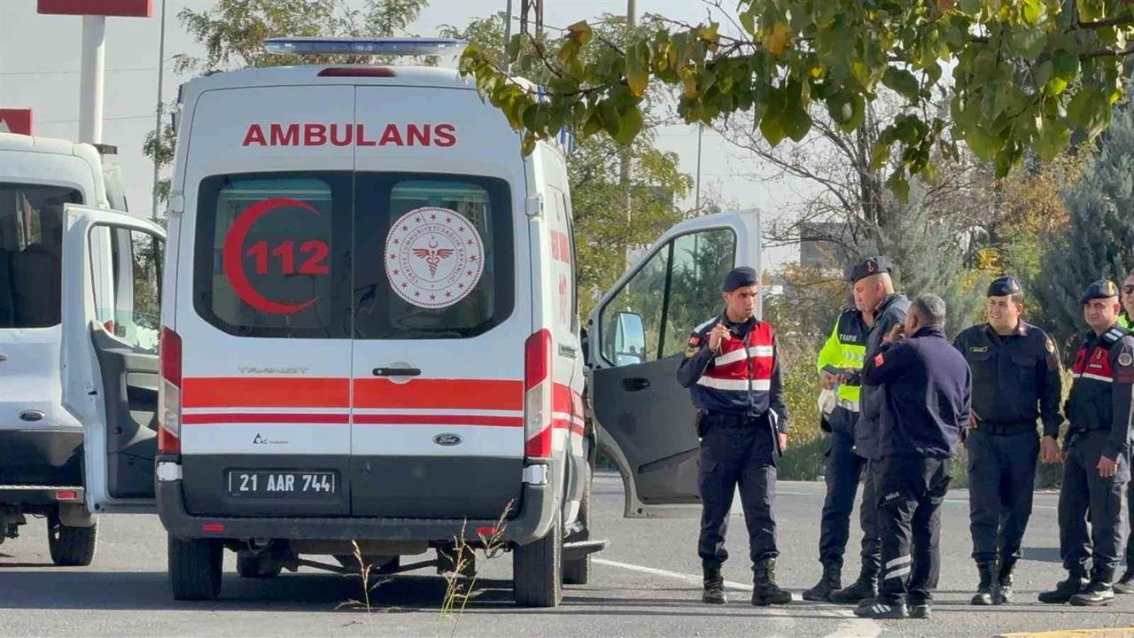 Diyarbakır Yenişehir'de İki Aile Arasında Meydana Gelen Kavgada 3 Kişi Yaralandı