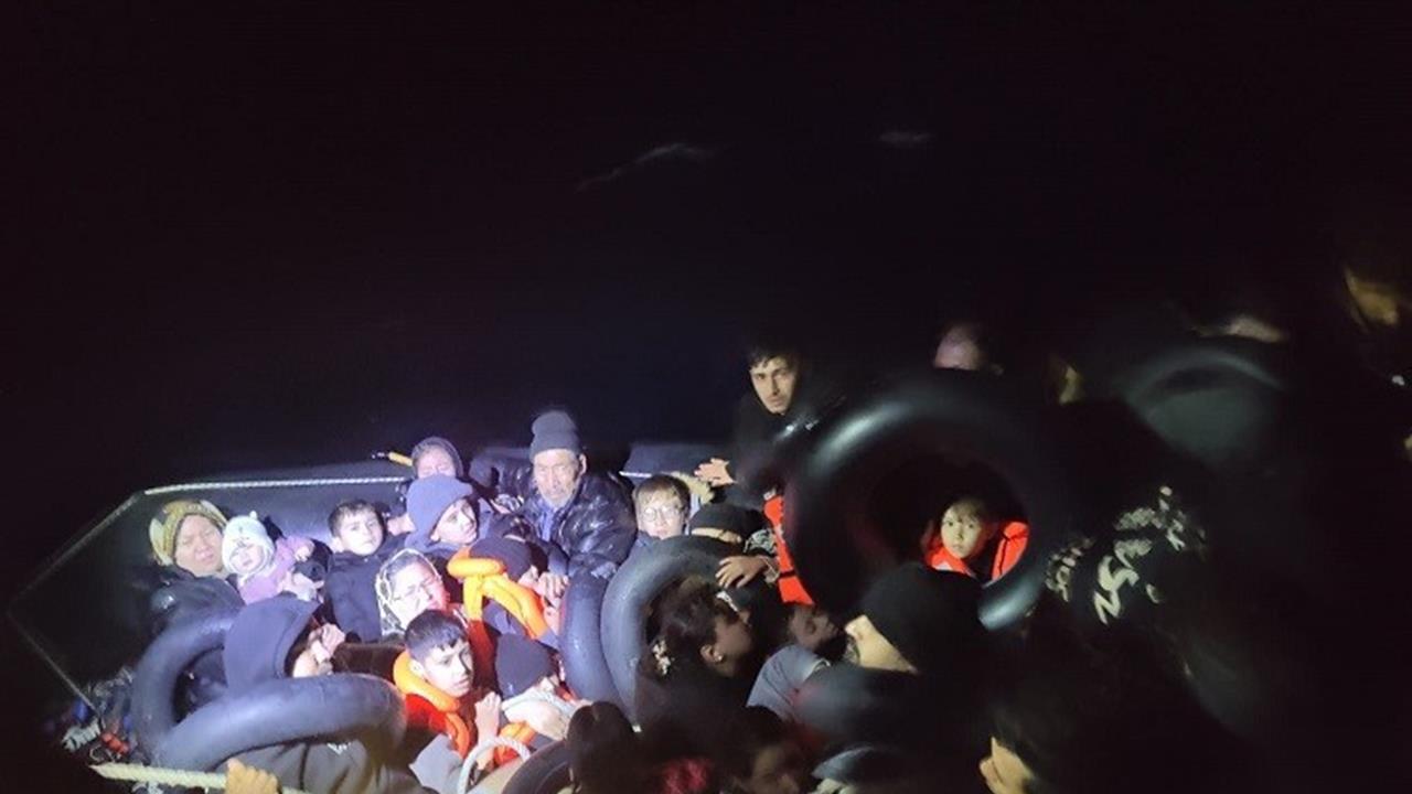İzmir Menderes ve Foça Açıklarında 14 Göçmen Kurtarıldı, 35 Göçmen Yakalandı