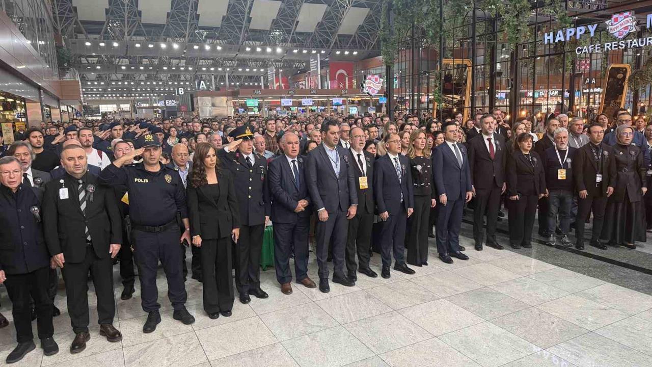 Pegasus Hava Yolları, 10 Kasım'da Çanakkale'ye özel sefer düzenledi.