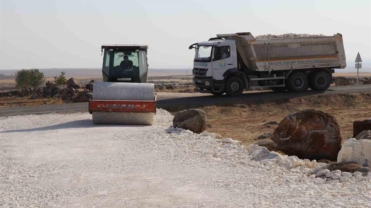 Şanlıurfa Haliliye'de Kırsal Mahallelerde Yol Çalışmaları Devam Ediyor