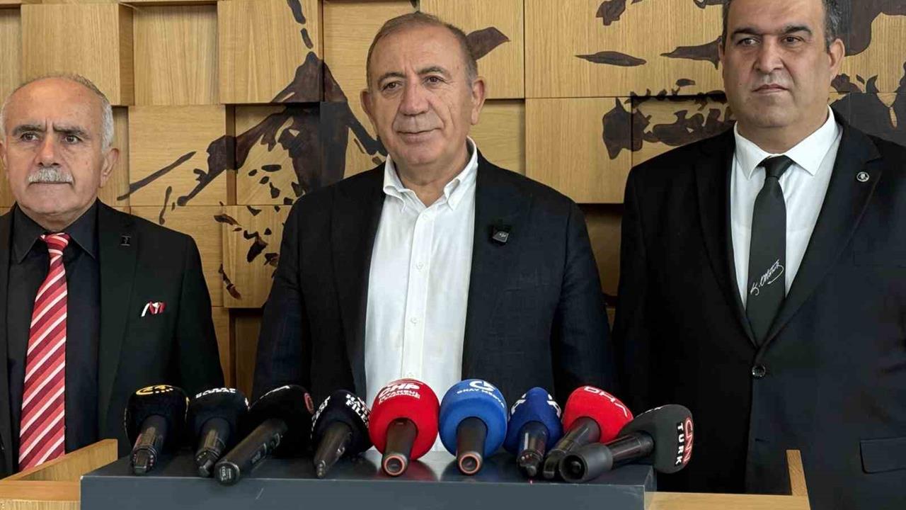 İstanbul'da CHP'li Gürsel Tekin, Aziz İhsan Aktaş'a Suç Duyurusunda Bulunacaklarını Açıkladı