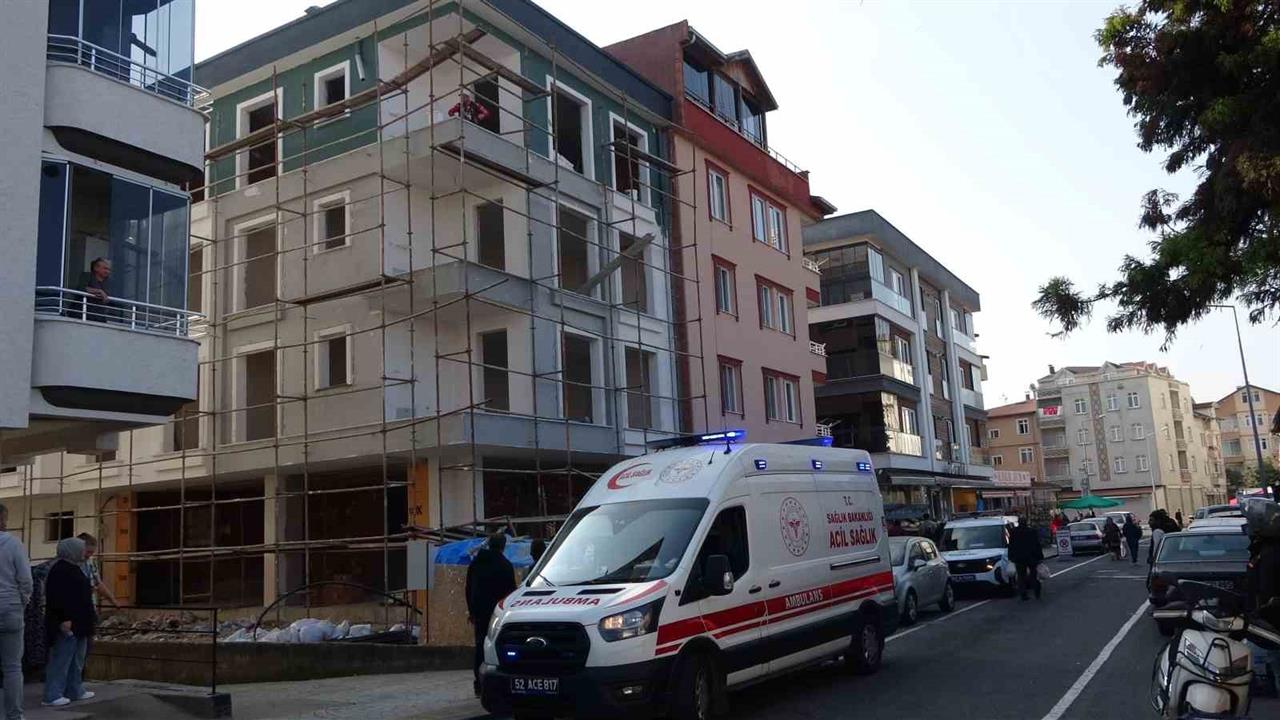 Ordu Altınordu'da İnşaatta Düşen İşçi Hastaneye Kaldırıldı