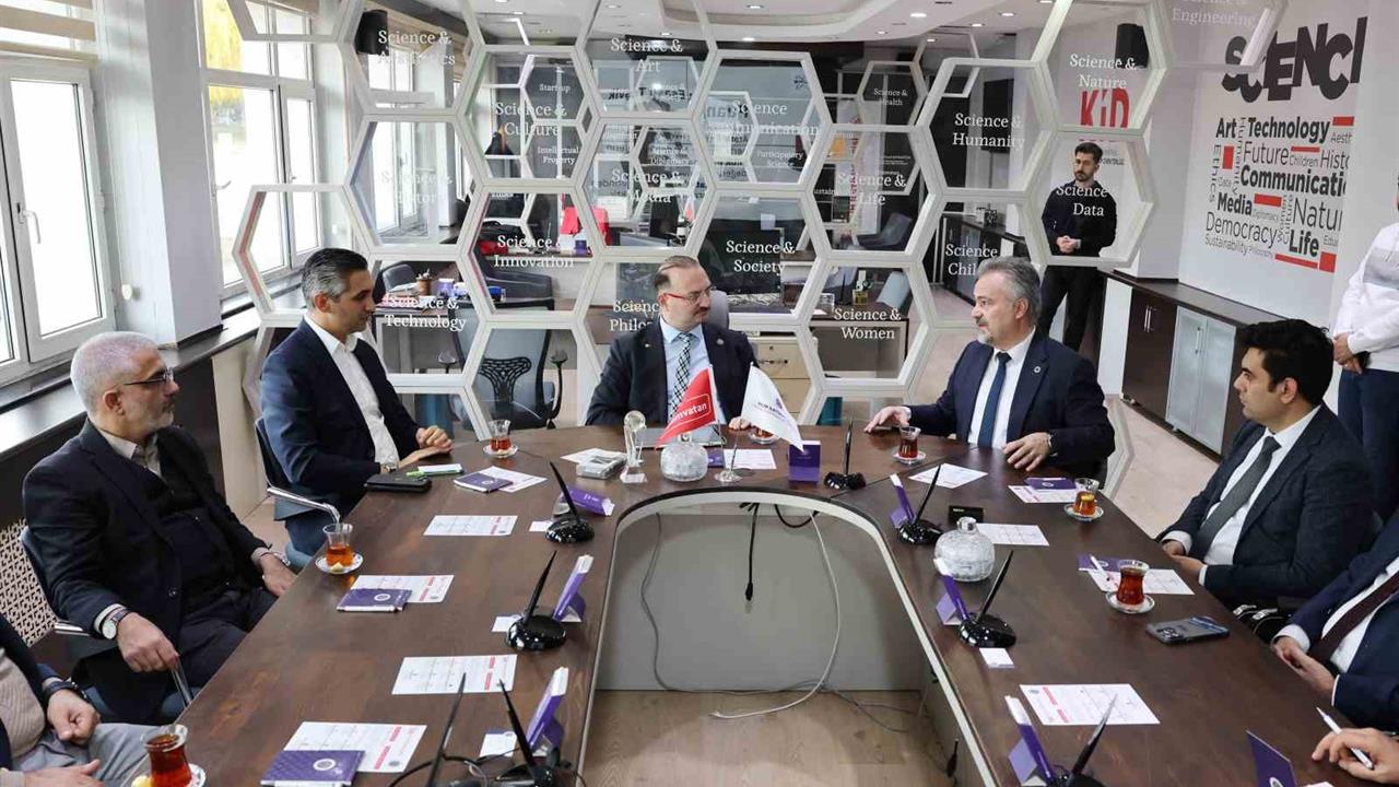 Erzurum Atatürk Üniversitesi'nde Dijital Bilgi Üretim Seferberliği Başladı