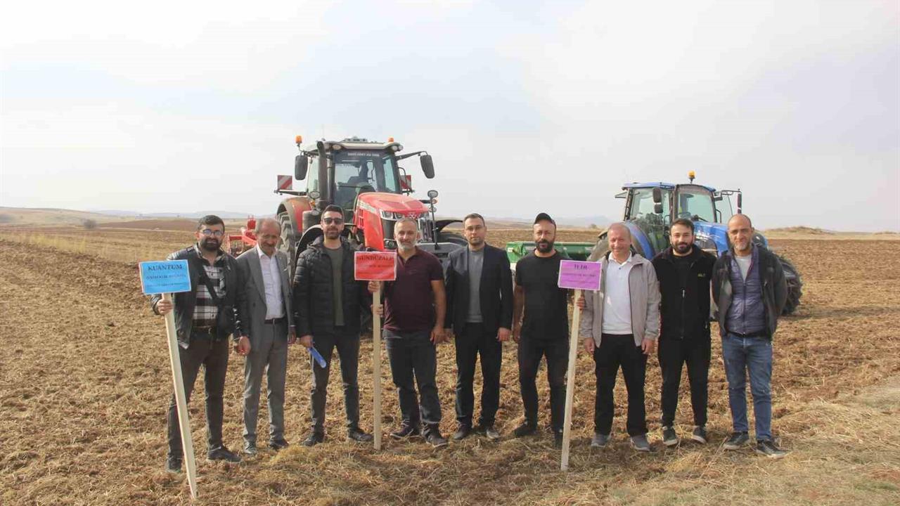 Sivas Zara'da 5 Farklı Ekmeklik Buğday Çeşidi Toprakla Buluşturuldu