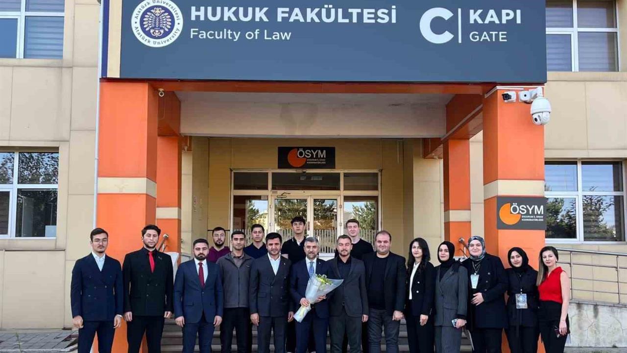 Erzurum'da İbrahim Küçükoğlu, Atatürk Üniversitesi Hukuk Fakültesi Öğrencileriyle Bir Araya Geldi