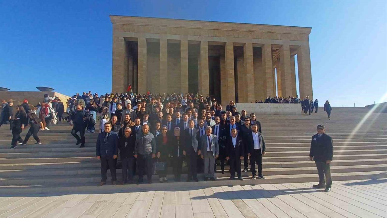 Denizli'de Hakan Saruhan ve Yönetimi Anıtkabir'i Ziyaret Etti