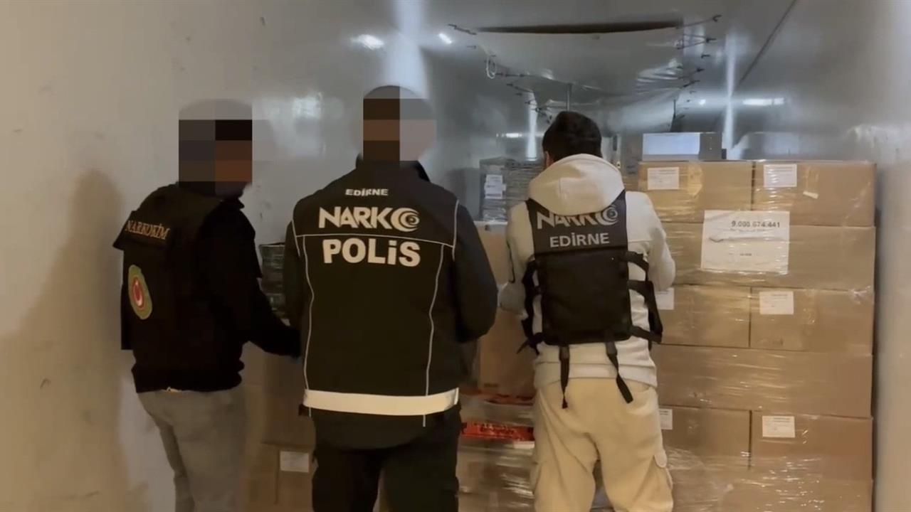 Edirne Kapıkule Sınır Kapısı'nda 6 Ton 400 Kilogram Uyuşturucu Üretebilecek Madde Ele Geçirildi