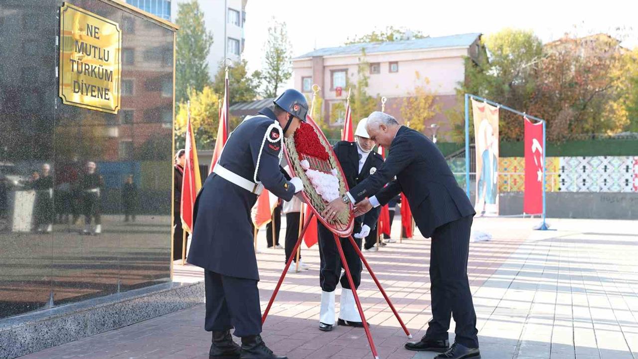 Muş Merkez'de 10 Kasım Anma Töreninde Dikkat Çeken Detaylar