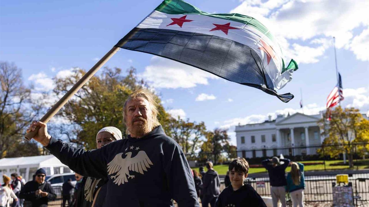 ABD'de yaşayan Suriyeliler, Suriye Devlet Başkanı Ahmed eş-Şara'ya destek gösterisi düzenledi.